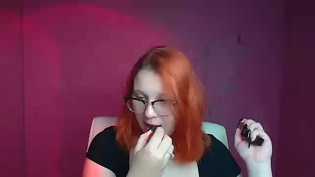 ScarletVixen  online show from 09/11/25, 07:47