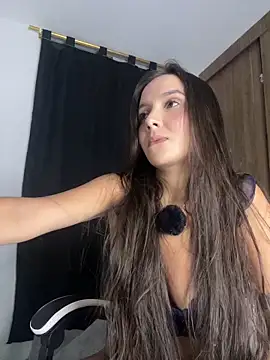 Snapshot of Scarlett05 chatting on 09/14/25, 01:05 Scarlett05 online show from 09/14/25, 01:05