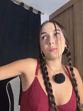 Snapshot of Scarlett05 chatting on 09/19/25, 01:07 Scarlett05 online show from 09/19/25, 01:07