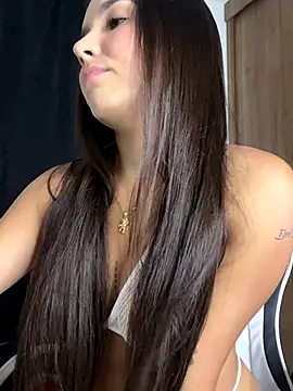 Snapshot of Scarlett05 chatting on 10/01/25, 01:11 Scarlett05 online show from 10/01/25, 01:11