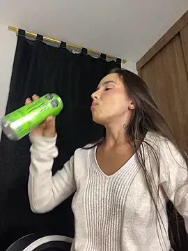 Snapshot of Scarlett05 chatting on 11/23/25, 01:16 Scarlett05 online show from 11/23/25, 01:16