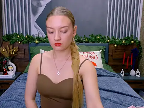 DarcyWilsy online show from 12/17/25, 04:02