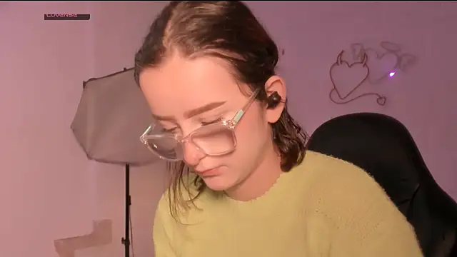 kristal joi dl online show from 10/01/25, 12:22