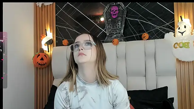 kristal joi dl online show from 10/22/25, 12:27