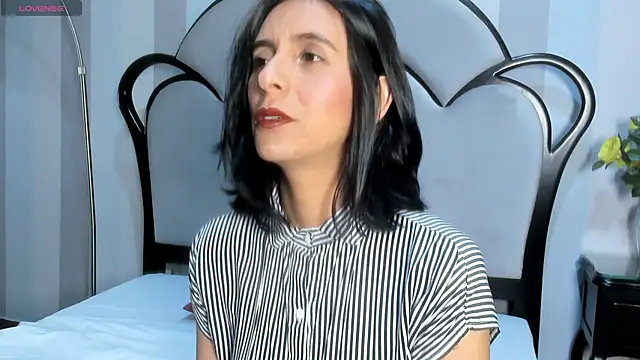 Snapshot of MiaAmore_ chatting on 10/11/25, 07:45 MiaAmore  online show from 10/11/25, 07:45