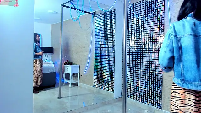 Snapshot of MiaAmore_ chatting on 11/02/25, 02:19 MiaAmore  online show from 11/02/25, 02:19