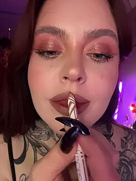 Snapshot of Mariiiiiway chatting on 10/26/25, 07:42 Mariiiiiway online show from 10/26/25, 07:42