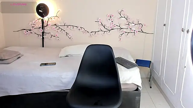 zarek lux online show from 07/07/26, 12:53