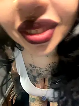 Snapshot of chicanachic13 chatting on 10/19/25, 09:48 chicanachic13 online show from 10/19/25, 09:48