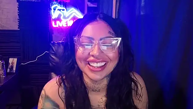 Snapshot of chicanachic13 chatting on 12/13/25, 09:53 chicanachic13 online show from 12/13/25, 09:53