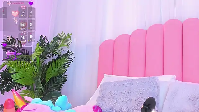 Snapshot of lia_queen18 chatting on 10/27/25, 11:14 lia queen18 online show from 10/27/25, 11:14