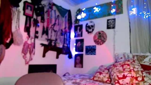 Snapshot of MistressMariam_ chatting on 12/16/25, 11:43 MistressMariam online show from 12/16/25, 11:43