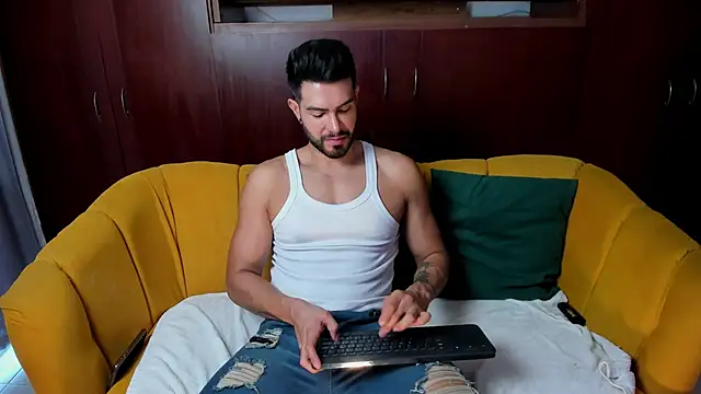 Snapshot of ZarekFox chatting on 10/04/25, 02:15 ZarekFox online show from 10/04/25, 02:15