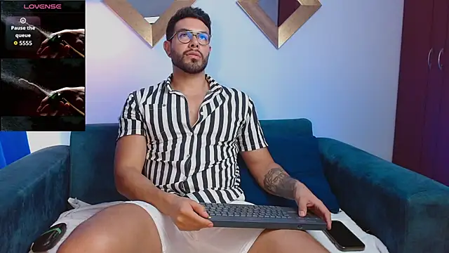 Snapshot of ZarekFox chatting on 10/15/25, 07:25 ZarekFox online show from 10/15/25, 07:25