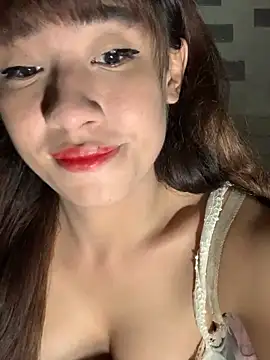 Snapshot of SassyLaurier chatting on 10/18/25, 08:31 SassyLaurier online show from 10/18/25, 08:31