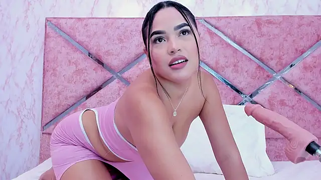 Snapshot of HOT_EMIILY_ chatting on 10/20/25, 11:32 HOT EMIILY online show from 10/20/25, 11:32