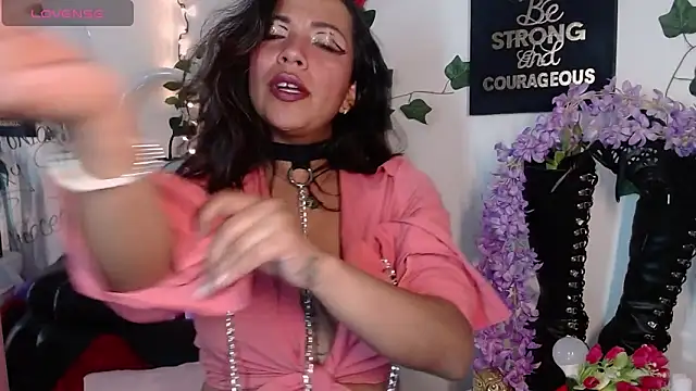 Snapshot of Dakota_ro chatting on 11/12/25, 08:19 Dakota ro online show from 11/12/25, 08:19