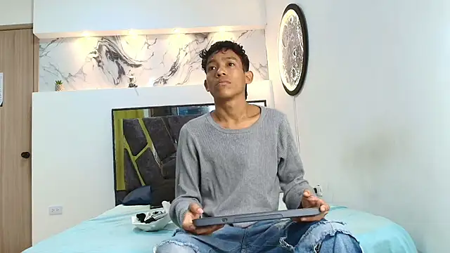 BEAUTY BOYS1 online show from 11/03/25, 07:20