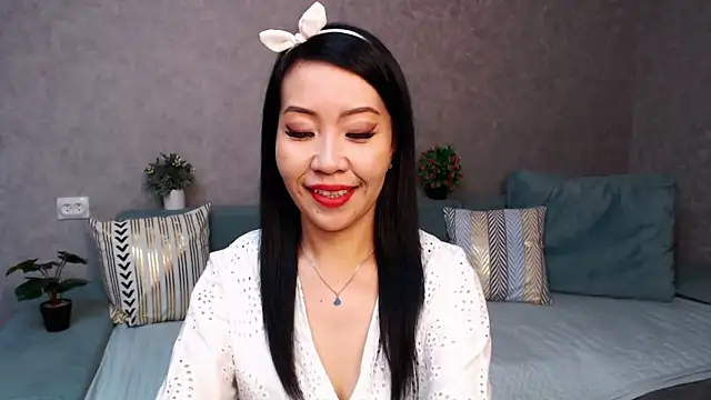 LiaPak online show from 11/17/25, 01:00