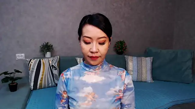 LiaPak online show from 11/18/25, 01:00