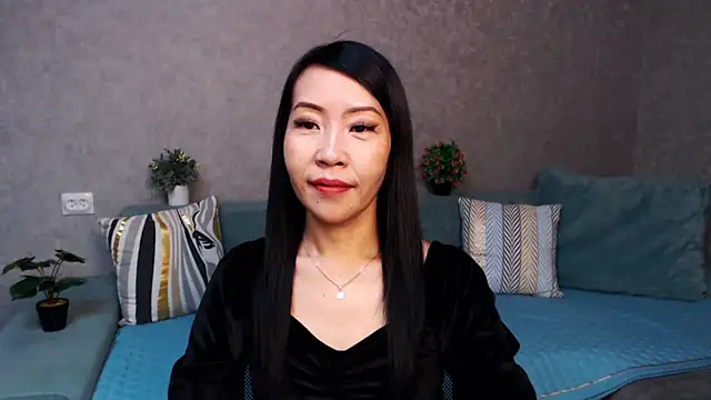 LiaPak online show from 11/19/25, 01:05