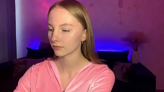 BrightAnnie online show from 09/17/25, 03:14