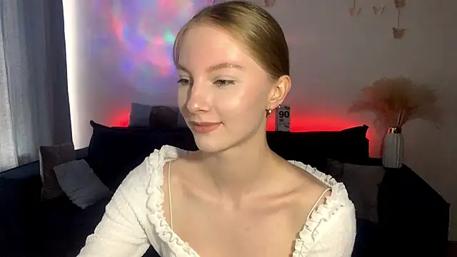 BrightAnnie online show from 09/18/25, 01:02