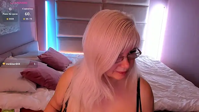 Hella Fabel online show from 07/13/26, 01:19