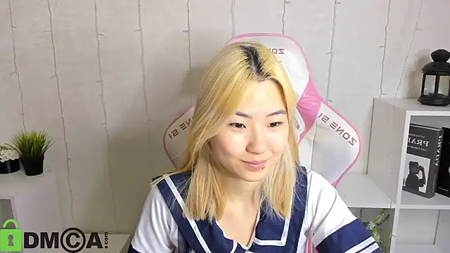 Snapshot of Aisi_18 chatting on 11/15/25, 12:30 Aisi 18 online show from 11/15/25, 12:30