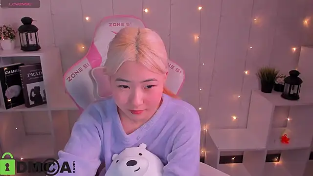 Snapshot of Aisi_18 chatting on 11/28/25, 03:53 Aisi 18 online show from 11/28/25, 03:53