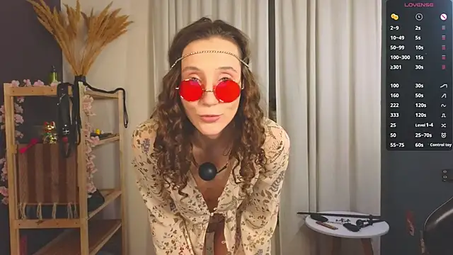 Snapshot of laracroftmansion chatting on 11/24/25, 06:18 laracroftmansion online show from 11/24/25, 06:18