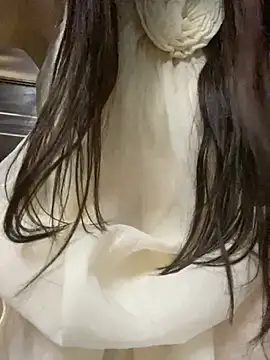 Leyleisanmay online show from 10/30/25, 05:24