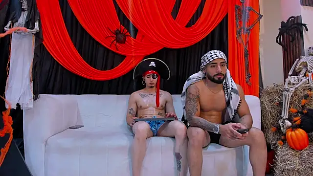 Snapshot of mike_friends chatting on 10/31/25, 01:28 mike friends online show from 10/31/25, 01:28