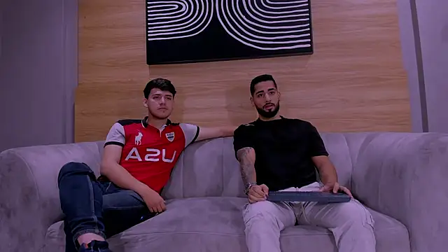 Snapshot of mike_friends chatting on 12/01/25, 02:00 mike friends online show from 12/01/25, 02:00