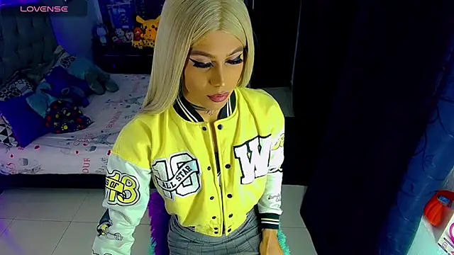 Snapshot of Anne_Zulb chatting on 11/14/25, 03:38 Anne Zulb online show from 11/14/25, 03:38