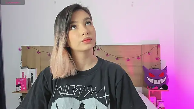 Snapshot of Akatsumi_ chatting on 10/31/25, 02:51 Akatsumi online show from 10/31/25, 02:51