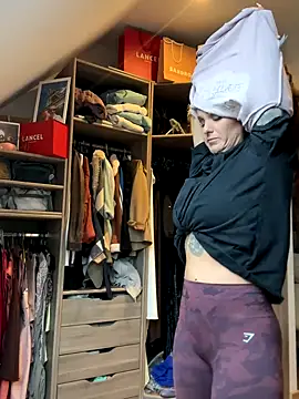 Snapshot of AmyStone__ chatting on 09/23/25, 08:28 AmyStone online show from 09/23/25, 08:28