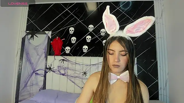 shirley hott online show from 10/31/25, 01:01