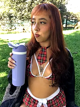 Snapshot of AliceMrtnz chatting on 11/08/25, 08:29 AliceMrtnz online show from 11/08/25, 08:29