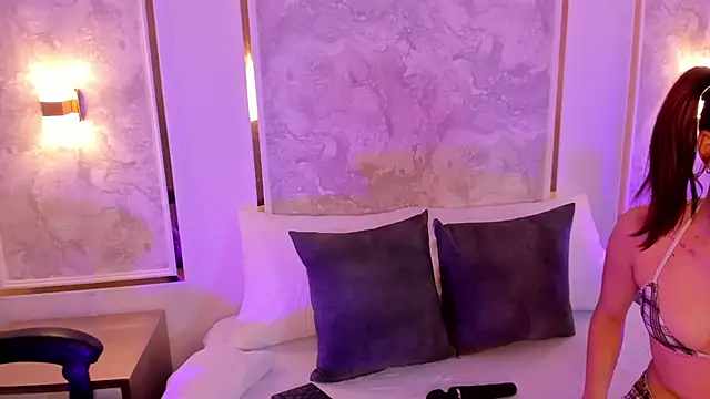 doll eyees  online show from 12/04/25, 02:43