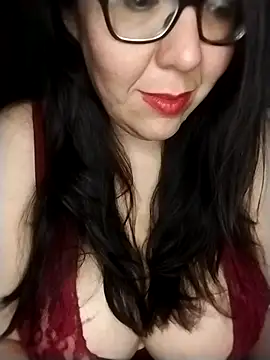 Snapshot of lucecitaxxx chatting on 09/21/25, 05:42 lucecitaxxx online show from 09/21/25, 05:42