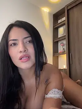 Snapshot of Lu090_ chatting on 11/14/25, 05:11 Lu090 online show from 11/14/25, 05:11