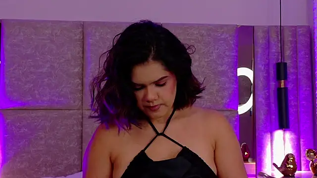 Martina-Roberts- online show from 09/23/25, 05:10