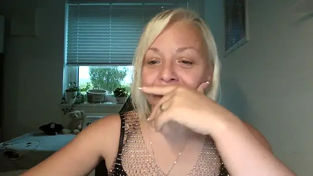 Linsy Kim online show from 10/07/25, 05:37