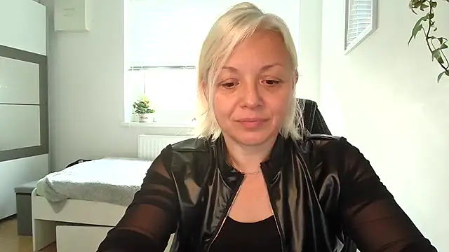 Snapshot of Linsy_Kim chatting on 10/21/25, 06:58 Linsy Kim online show from 10/21/25, 06:58