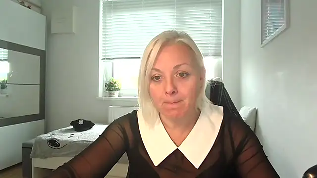 Linsy Kim online show from 10/24/25, 07:16