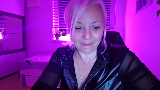 Linsy Kim online show from 10/28/25, 07:38