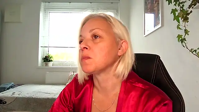 Snapshot of Linsy_Kim chatting on 11/02/25, 09:00 Linsy Kim online show from 11/02/25, 09:00