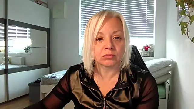 Snapshot of Linsy_Kim chatting on 11/04/25, 06:56 Linsy Kim online show from 11/04/25, 06:56