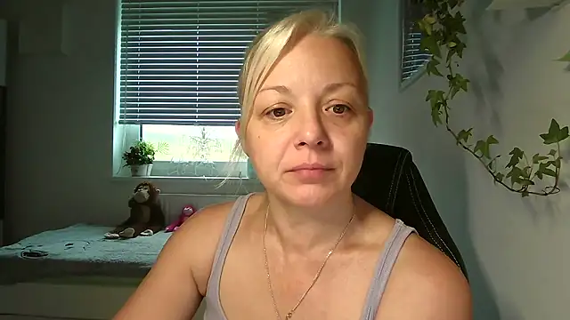 Snapshot of Linsy_Kim chatting on 11/09/25, 06:55 Linsy Kim online show from 11/09/25, 06:55